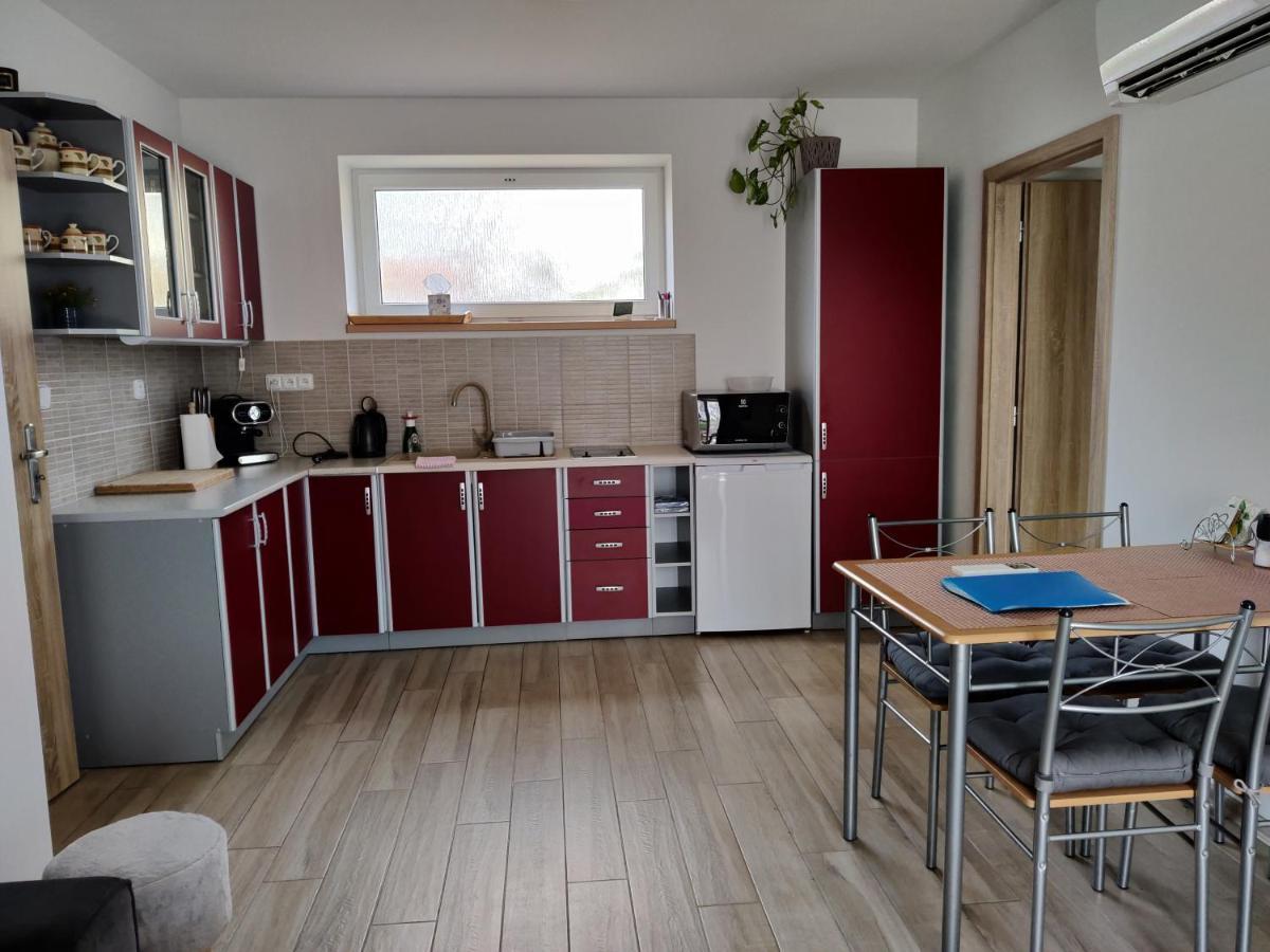 Apartman Pod Lipou - Samostatny Objekt Jaroměř Екстериор снимка