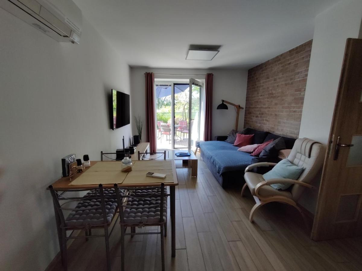 Apartman Pod Lipou - Samostatny Objekt Jaroměř Екстериор снимка