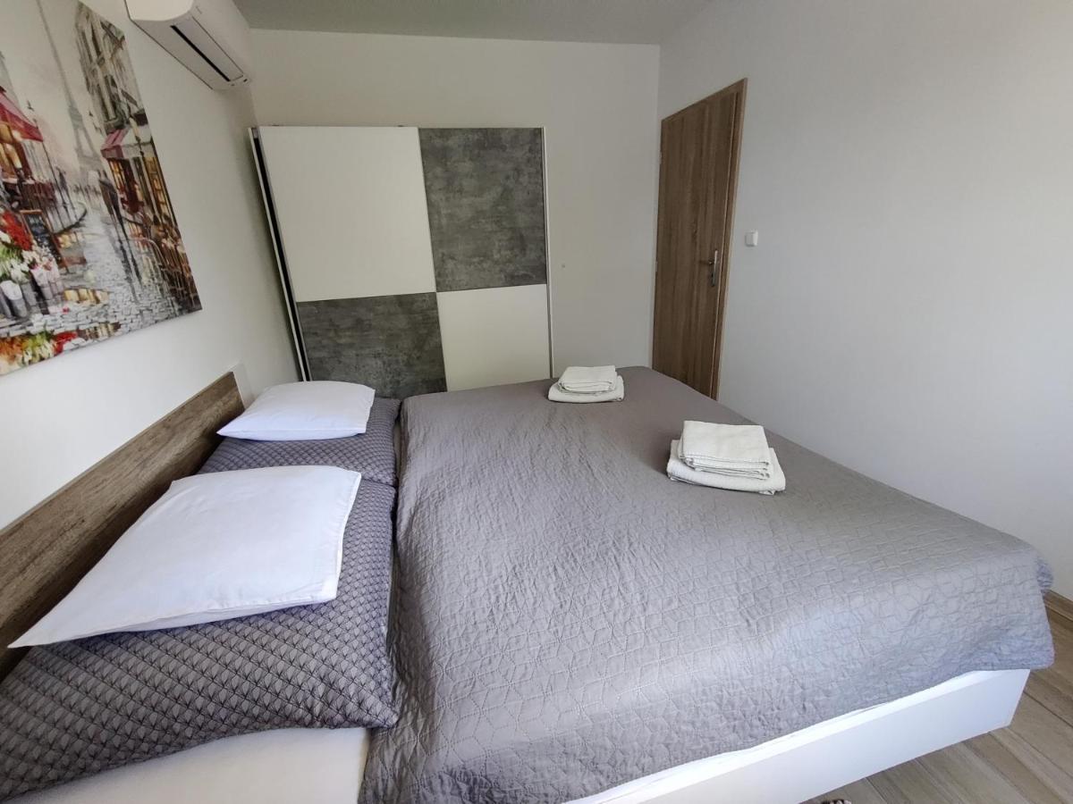Apartman Pod Lipou - Samostatny Objekt Jaroměř Екстериор снимка