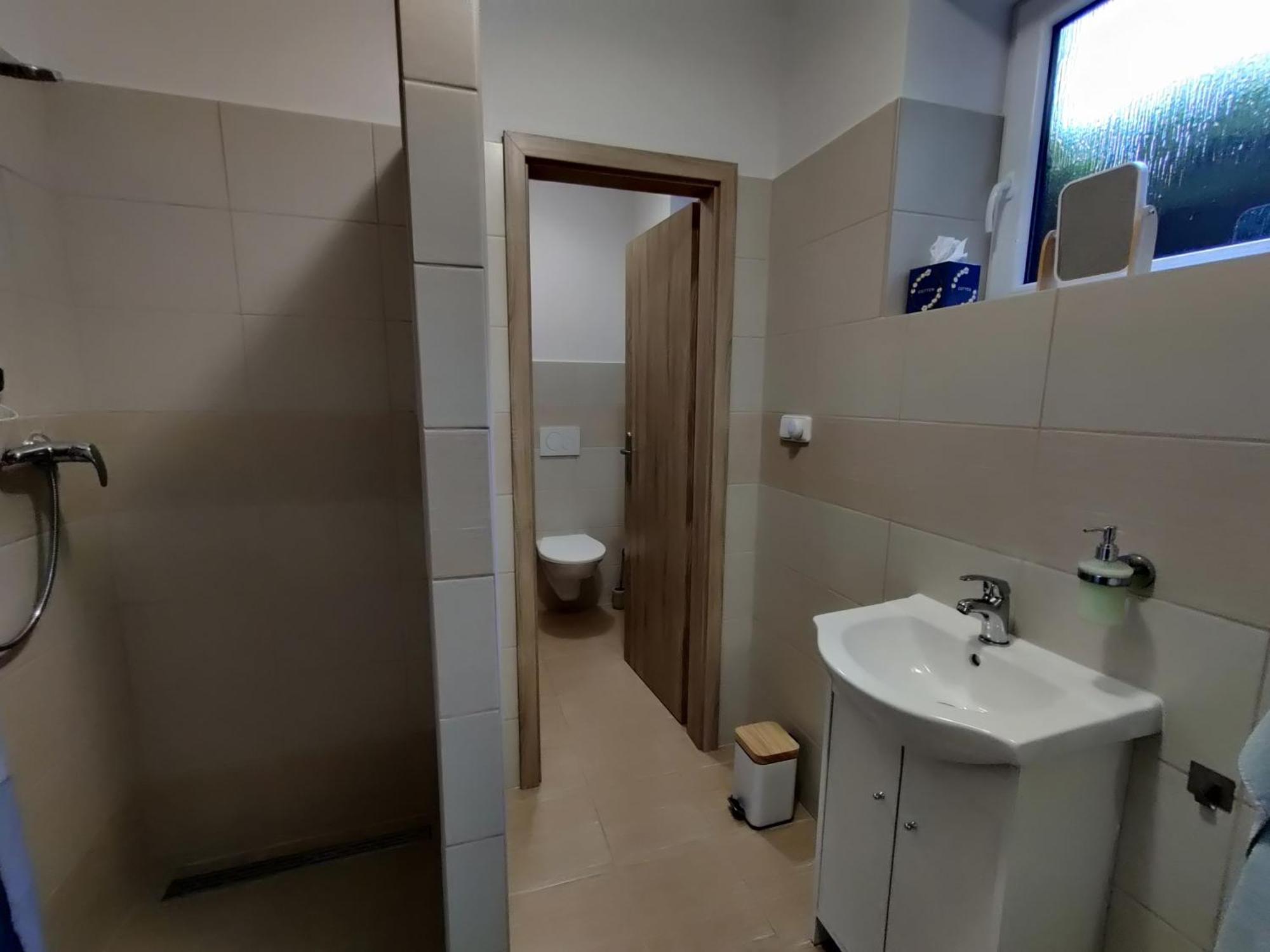 Apartman Pod Lipou - Samostatny Objekt Jaroměř Екстериор снимка